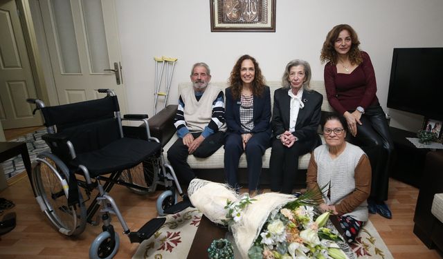 Karşıyaka'da mavi kapaklar tekerlekli sandalyeye dönüştü