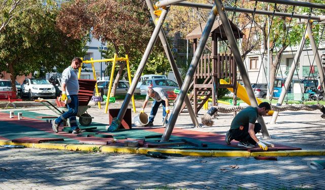 Karşıyaka’nın parkları modern ve güvenli bir görünüme kavuşuyor