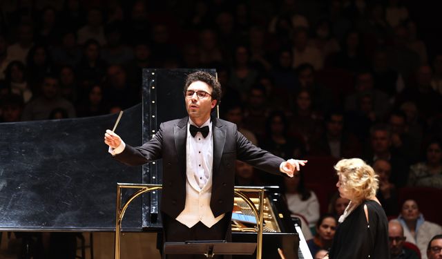 İzmir’de vefa gecesi: İsmet Paşa, Mozart’ın notalarıyla anıldı