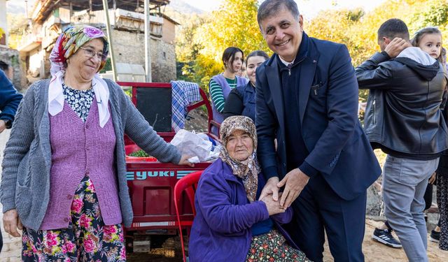 İzmir’de kooperatifçilik rüzgarı: Traktörler meydana iniyor, çiftçiler geleceği konuşuyor