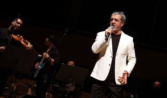 Cem Karaca’nın mirası İzmir’de yankılandı: Efsane şarkılar yeniden hayat buldu