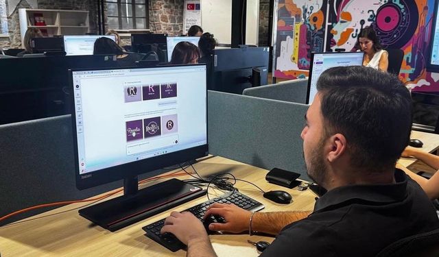 İzmir Büyükşehir Belediyesi gençleri dijital geleceğe hazırlıyor