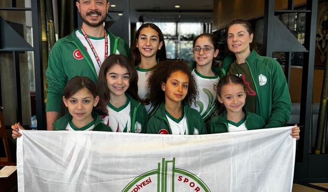 Havuzda Karşıyaka rüzgarı: Genç yetenekler milli formayı kaptı