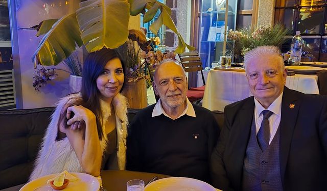 Garo Mafyan ve orkestrası Kırmızı Reçete L’agora Old Town'daydı