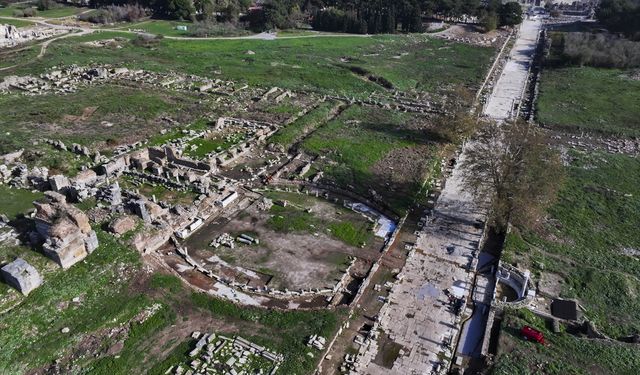 Romalı zenginlerin sefası yüzyıllar sonra çeşme yalağı oldu: Efes’ten şaşırtan buluntular