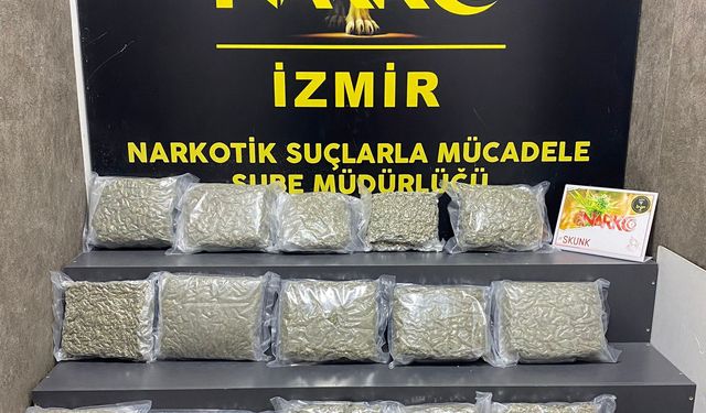 İzmir girişinde zehir tacirlerine geçit yok: Narkotik ekiplerinden 21 kiloluk darbe