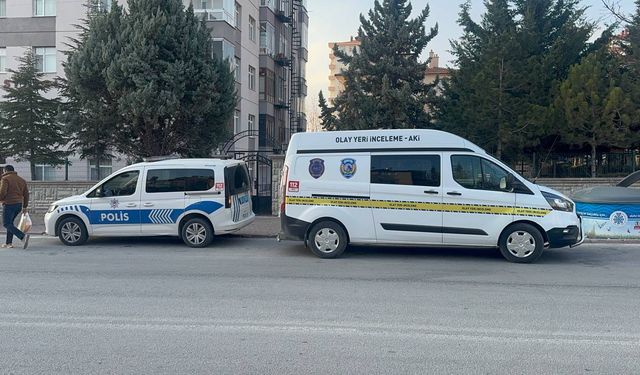 Eşini tabancayla bacağından vurdu