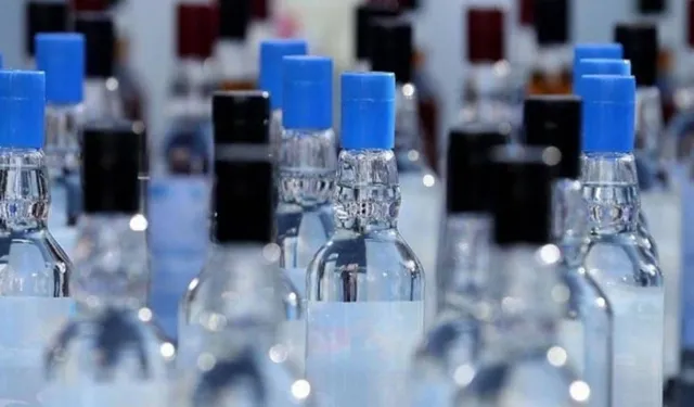 İzmir’de sahte içki operasyonu: 2 bin 850 litre etil alkol ele geçirildi