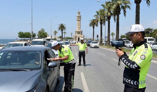 İzmir’in trafik raporu açıklandı: Motosiklet kazaları ve kural ihlalleri alarm veriyor