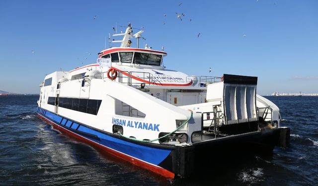 İzmir Körfezi’nde fırtına engeli: Yılın son gününde arabalı vapur seferlerine rüzgar freni