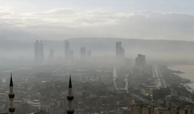 İzmir’de görüş mesafesi 50 metreye kadar düştü