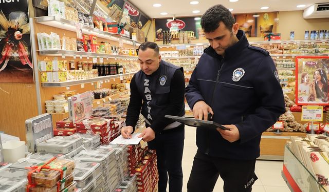 İzmir Menderes’te yeni yıl öncesi sıkı takip: Zabıta ekipleri çarşı pazarda kuş uçurtmuyor