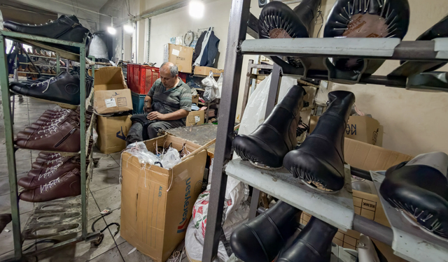 İzmir’de dede mirasını markalaştırdı: Ödemiş’ten dünyaya ayakkabı gönderiyor