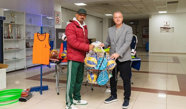 İzmir’de spor okul sıralarına taşınıyor: 1550 okula 31 milyon liralık destek