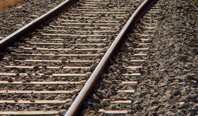 Yolcu treni raydan çıktı: 13 ölü, 98 yaralı