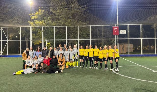 İzmir'de kadın futbolunda dostluk buluşması