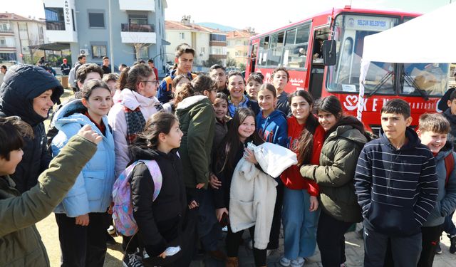 Efes Selçuk'ta Kent Lokantası Öğrenci Otobüsü birinci yılını kutluyor