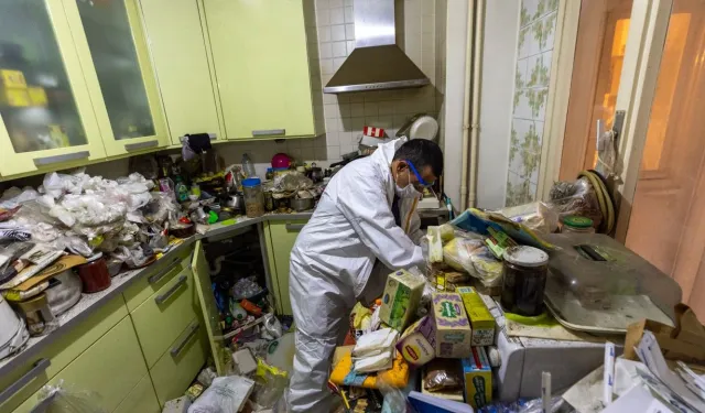 Konak Belediyesi’nden çöp ev operasyonu: 10 ton atık çıkarıldı