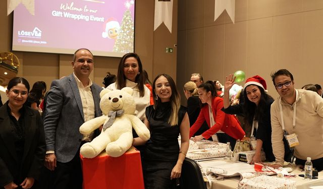 LÖSEV’den İzmir’de umut buluşması: Dilekler yeni yıl için toplandı