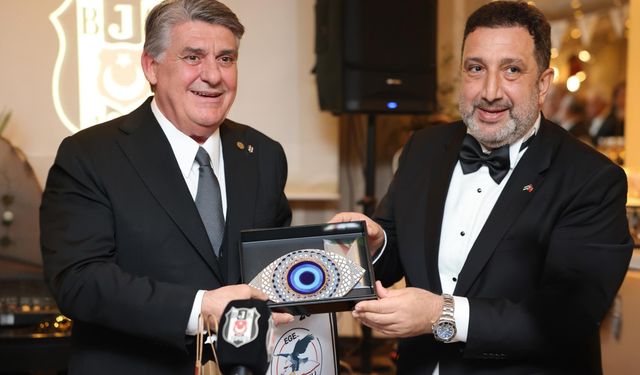 Serdal Adalı İzmir’de Beşiktaşlılarla buluştu