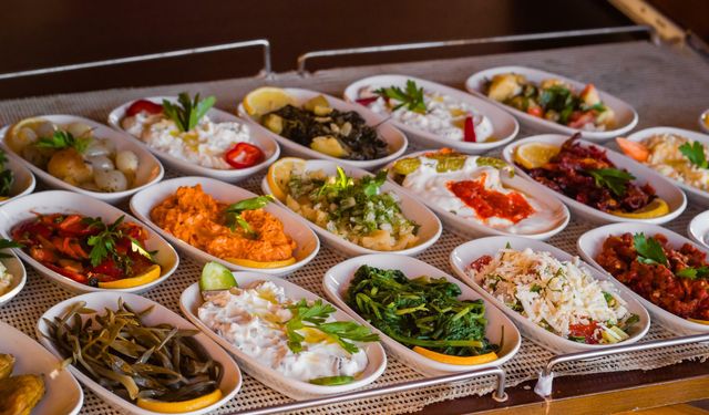 Yılbaşı gecesi hastanede bitmesin: Sofradaki gizli tehlikelere dikkat!