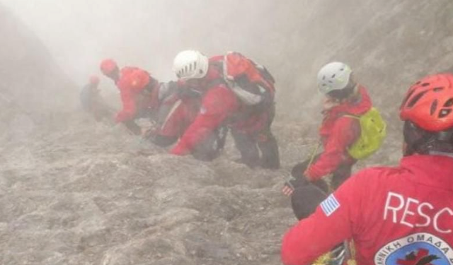 Dağ yürüyüşünde kaybolan 4 kişi çığ altında ölü bulundu