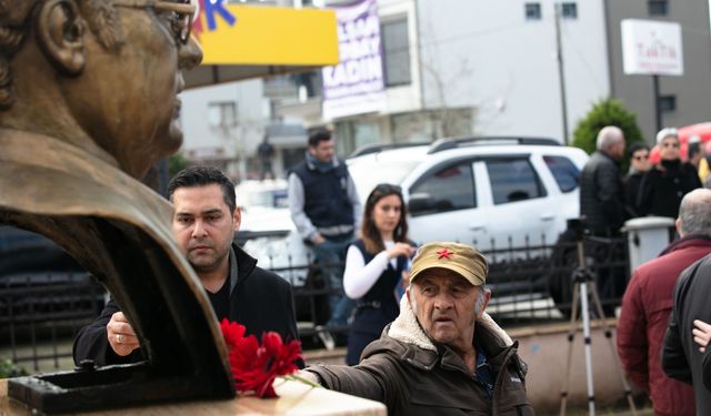 Karanlığa karşı  İzmir tek yürek... Uğur Mumcu İzmir'de anıldı