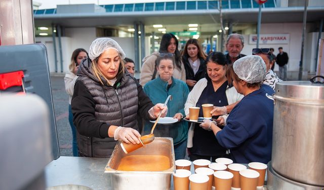 Karşıyaka’da sabahlar sıcak başlıyor: 15 bin kişiye çorba ikramı