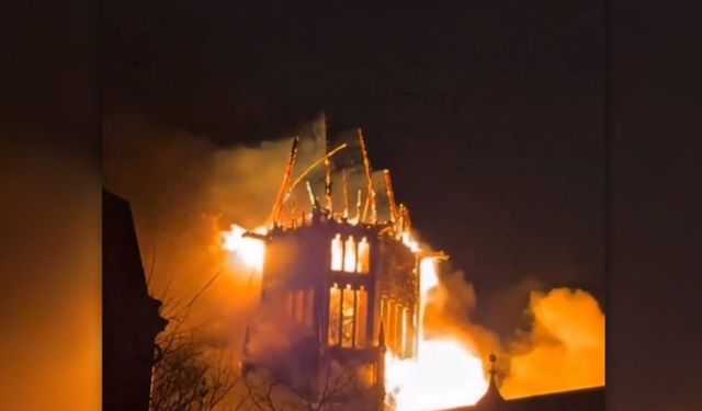 Amsterdam’daki tarihi Vondelkerk Kilisesi alevlere teslim oldu