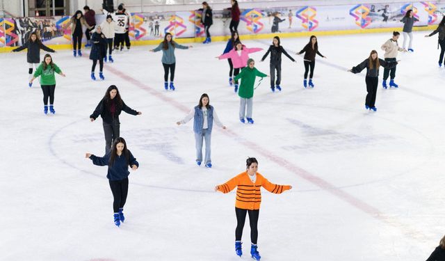 İzmir sporda altın yılını yaşadı: Cemil Tugay’dan amatör kulüplere ve okullara rekor destek