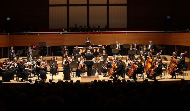 İzmir’de klasik müzik rüzgarı: Dünyaca ünlü ikili Saygun sahnesinde devleşti