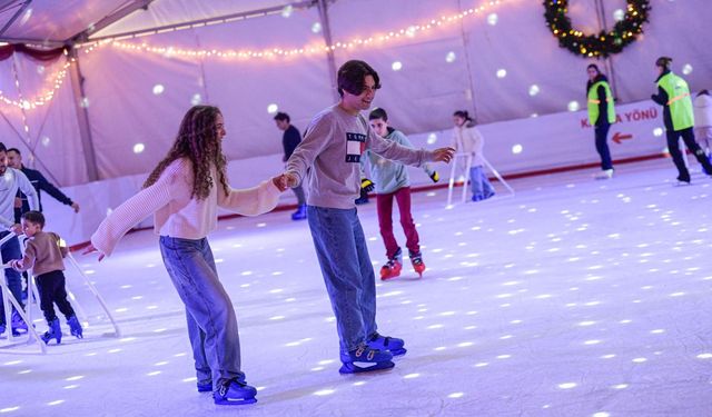 İzmir’de kış masalı buz üstünde yazılıyor