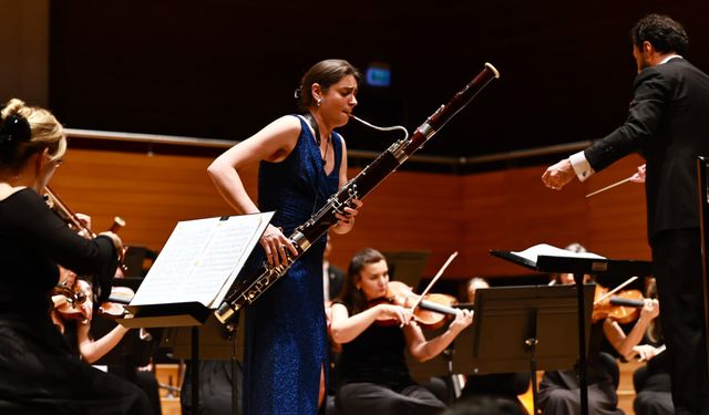İZDSO’dan fagot ziyafeti: Sophie Dervaux İzmirli müzikseverleri büyüledi