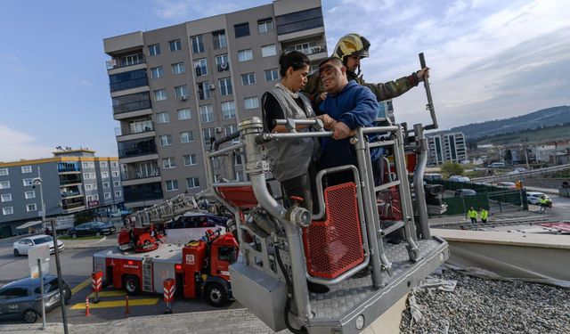 İzmir’de can pazarının provası yapıldı: Afet anında engeller dayanışmayla aşılacak