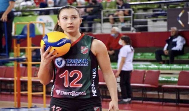 Karşıyaka voleybolda Ezgi’yi aldı