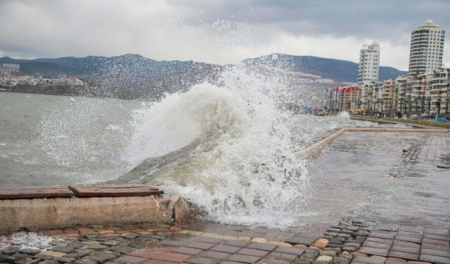 İzmir ve Ege için kritik saatler: Meteoroloji’den kuvvetli fırtına uyarısı geldi