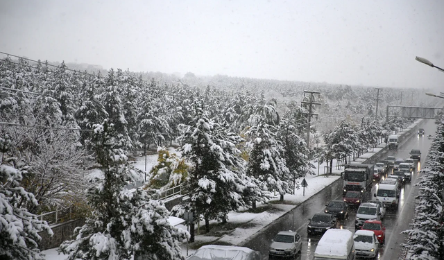 Meteoroloji tarih verdi: Sert kar dalgası geliyor, Türkiye genelinde buzlanma alarmı
