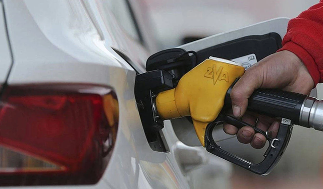 Akaryakıta yeni zam kapıda: Salı gününden itibaren litre fiyatı yeniden yükseliyor