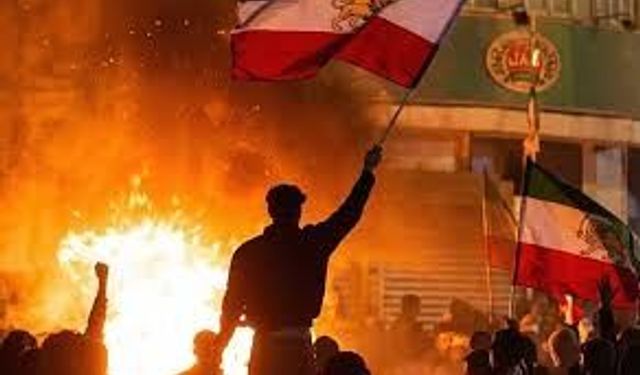 İran'daki protestolarla ilgili çarpıcı iddia! Sayı 10 bini aştı