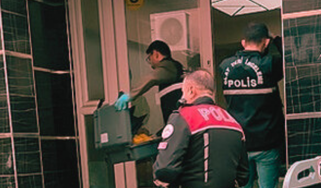 İzmir'de emlak ofisinde silahlı kavga: 2 kişi ağır yaralandı!