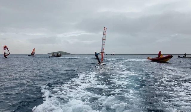 Foça rüzgarında şampiyonluk dansı