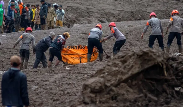 Toprak kayması faciası; Ölü sayısı artıyor