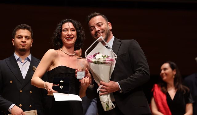 Genç solistler sahnede parladı, ödüller İzmir’de sahiplerini buldu