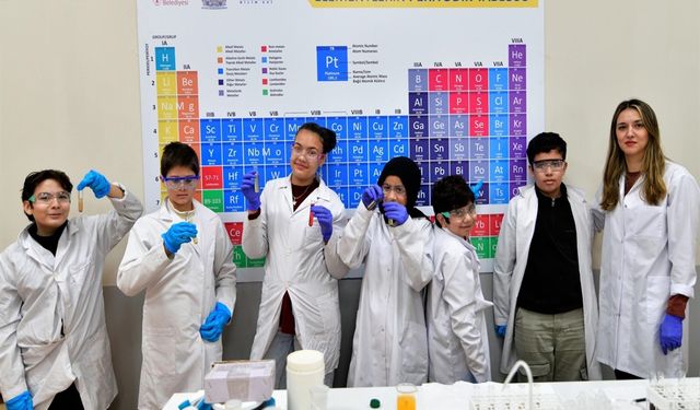 Bornova’da bilimin tadı mutfakta çıktı: Kış Bilim Kampı tamamlandı