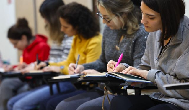 Notaların mürekkeple buluştuğu nokta: İzmir’de anlatılmayan öyküler gün yüzüne çıkıyor