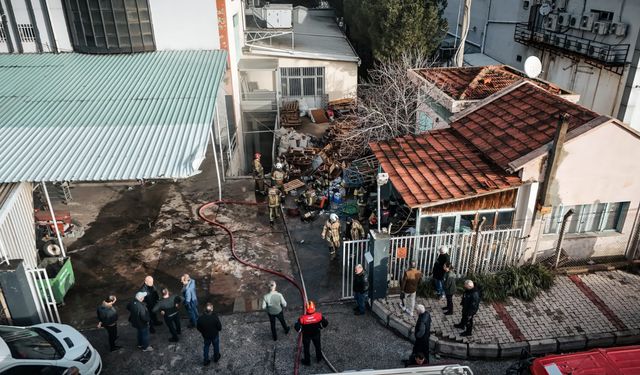 Bornova’da fabrika yangını korkuttu