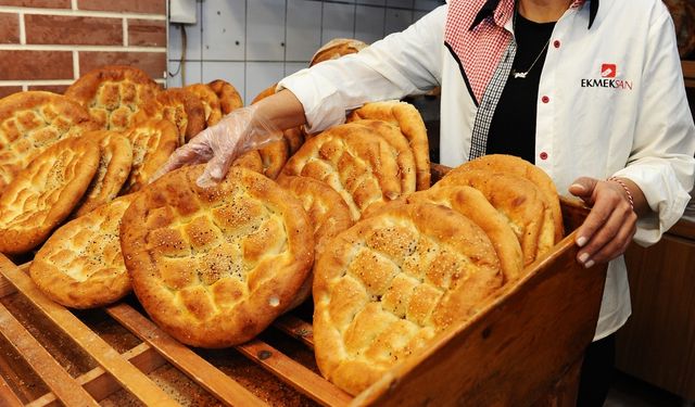Karşıyaka’da Ramazan dayanışması: Askıda Pide kampanyası başladı