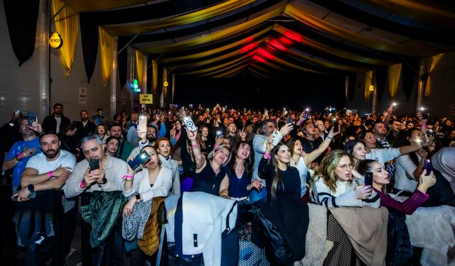 İzmir'de bir gecede dört yıldız sahneye çıktı