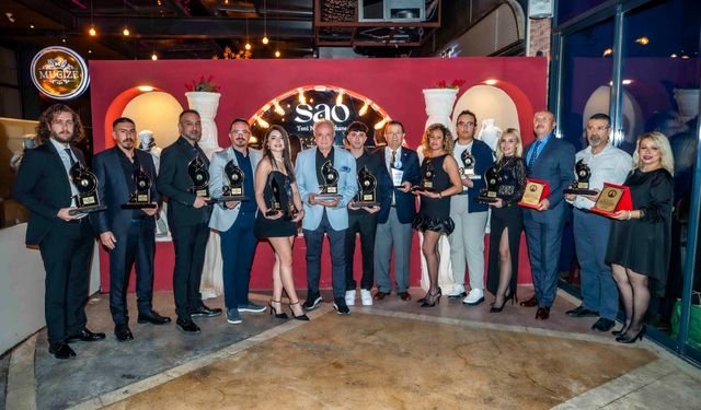 İzmir Otokros Kupası’nda şampiyonlar ödüllerini aldı