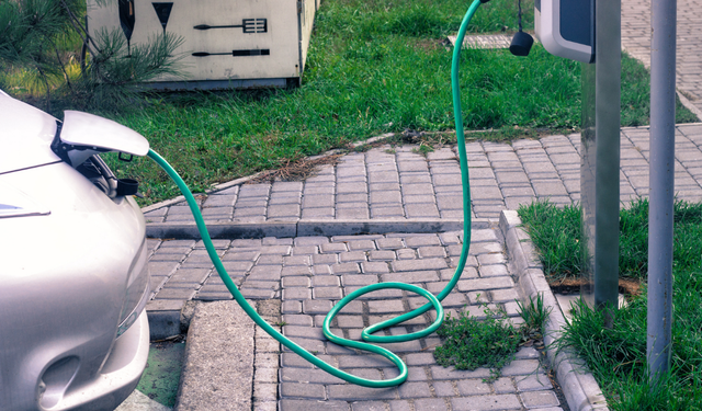 Elektrikli araç sahipleri dikkat: Yağmurda şarj güvenli mi?